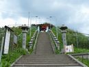 南部通信と縁がある蕪島神社参道石段沿いに置かれている石燈篭群